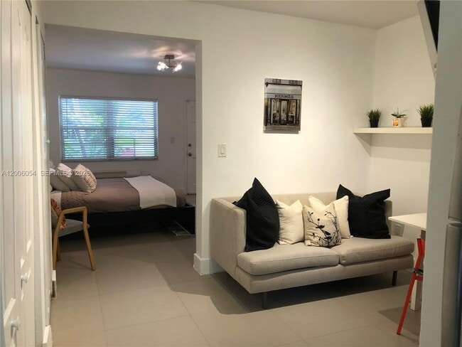 Photo - 911 Meridian Ave Unit 105