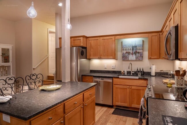 Photo - 237 Dunthorpe Dr