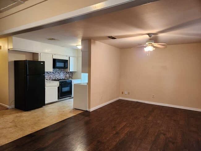 Photo - 266 E Dudley Dr