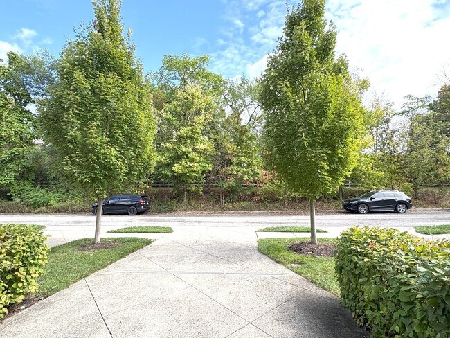 Photo - 949 Junction Pl