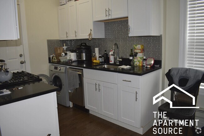 Building Photo - 3817 N Greenview Ave Rental