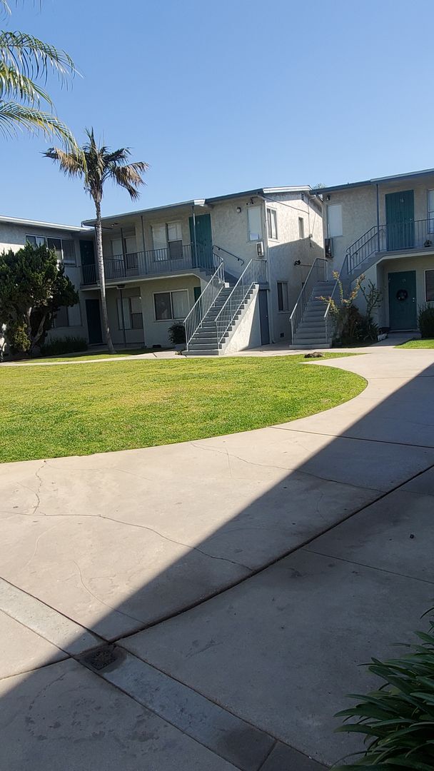 Photo - 1 BDRM DOWNSTAIRS AVAILABLE! Unidad 80-5