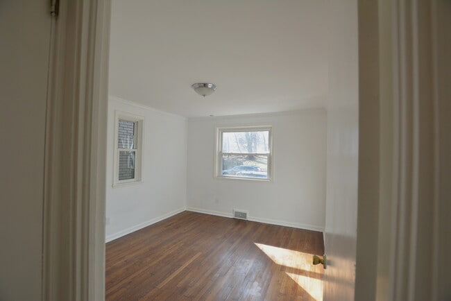 room 1 - 212 West St Unit 1