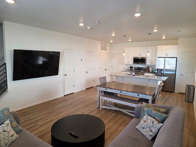 Photo - 5849 Dakan Lp