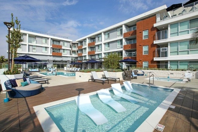 Poolside Vibes - One Uptown Newport