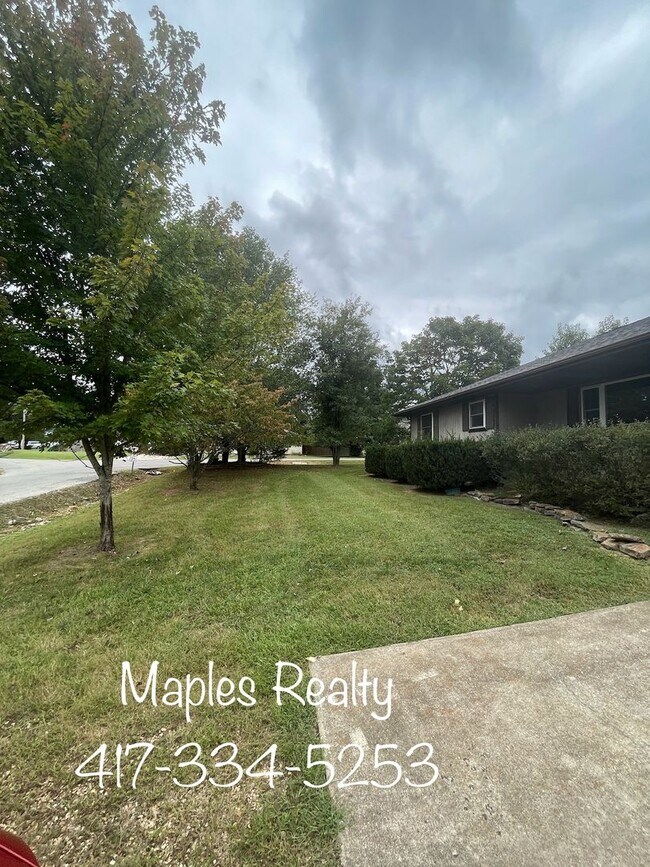NEW LISTING 3 Bedroom, 2 Bath Home in Rock... House Rental in