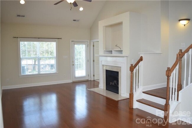 Photo - Stylish Braxton Gate Townhome with Garage & Main-Level Primary Suite