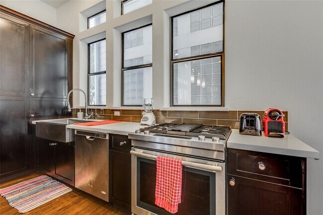 Photo - 2612A Polk St Unit B