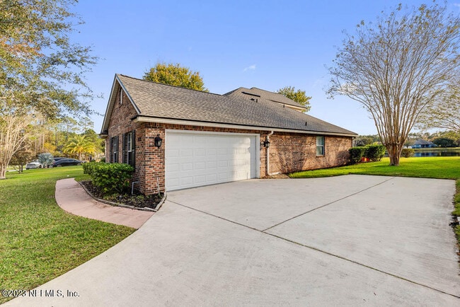 Photo - 813 W American Eagle Dr