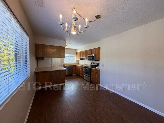 Photo - 325 N Main St Unidad #1