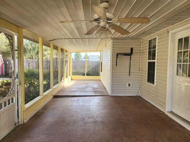 Photo - Adorable back yard in Gulf Shores - 3/2