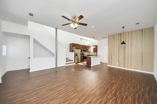 Building Photo - 2421 Wentworth St Rental