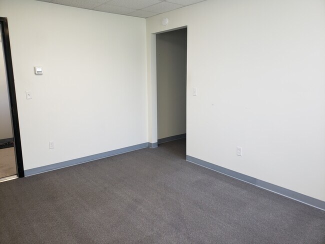 Photo - 27 W King St Unit D