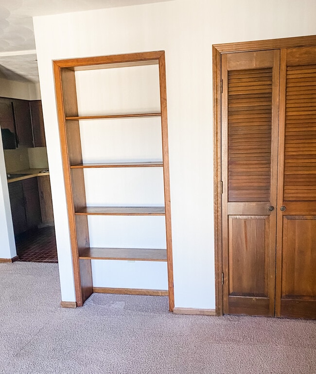 Woodlander Apartments
