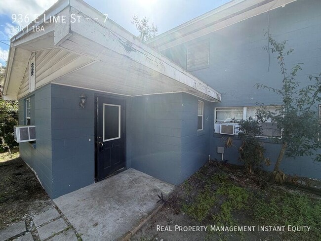 Building Photo - 936 E Lime St Unit 7