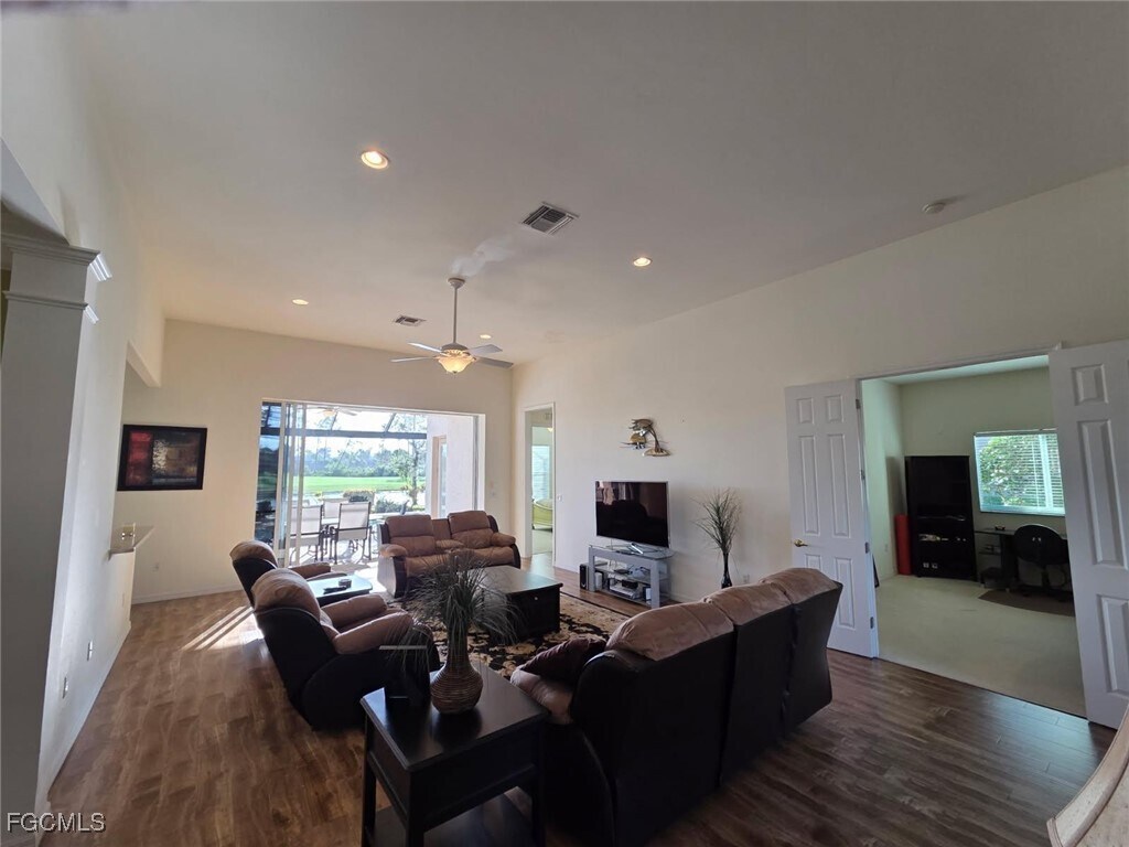 Photo - 9129 Links Dr