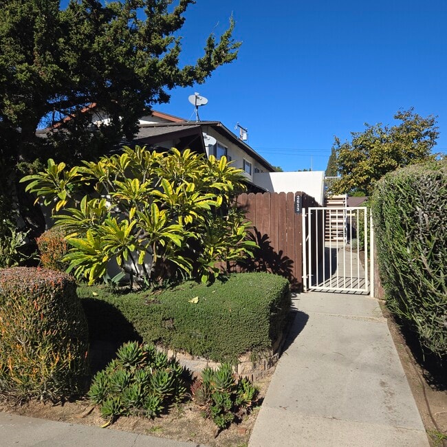 Building Photo - 2613 Andover Ave Unit Andover #4