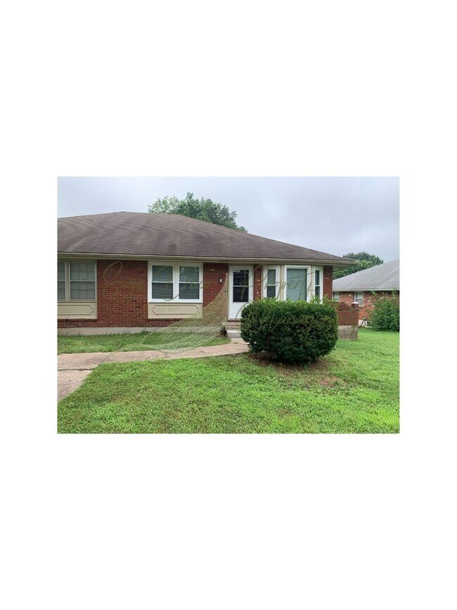 Photo - 3 BEDROOM IN BLUE SPRINGS!!!