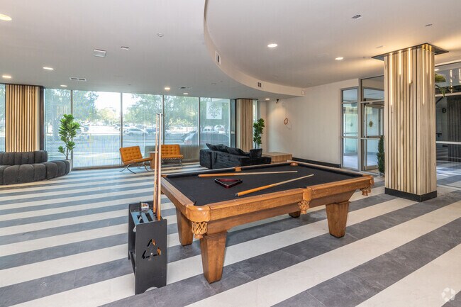 Lobby - West 7th Apartments