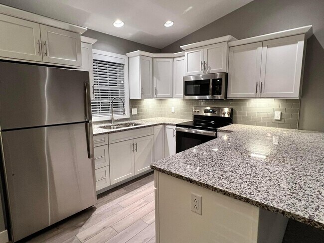 Kitchen - 419 4th St Townhome