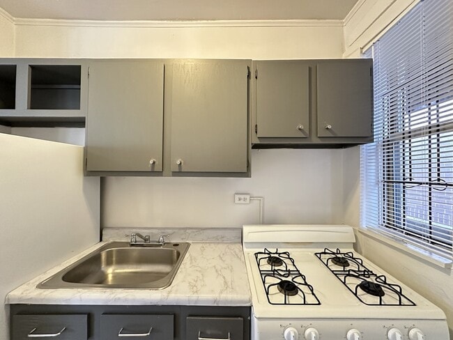 Photo - 644 W Barry Ave Unit M09H