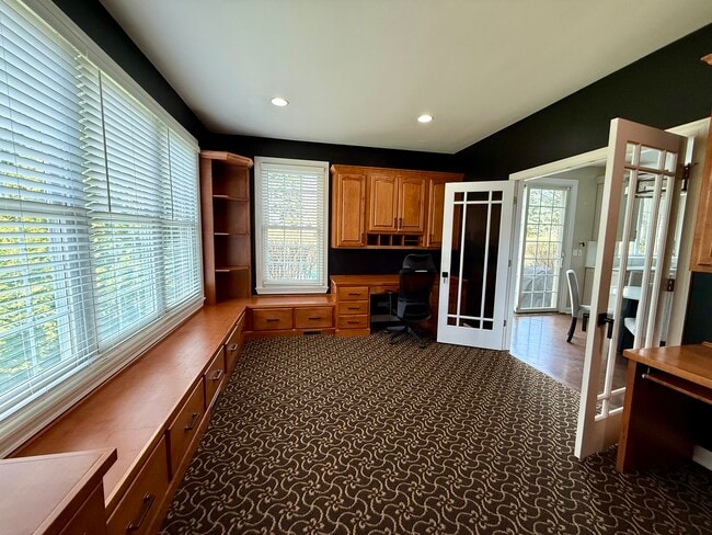 Photo - 354 Baltimore Dr