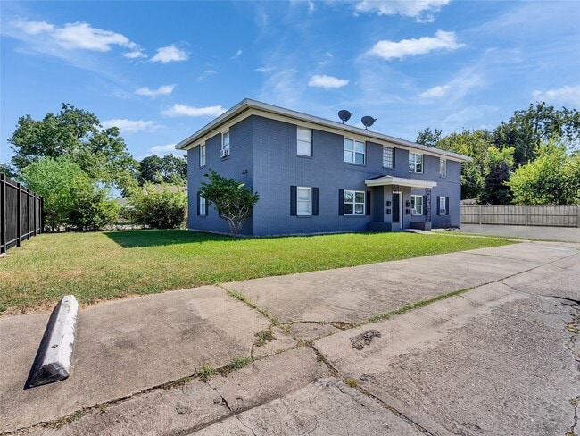 Building Photo - 7626 Pecan Villas Dr Unit 3