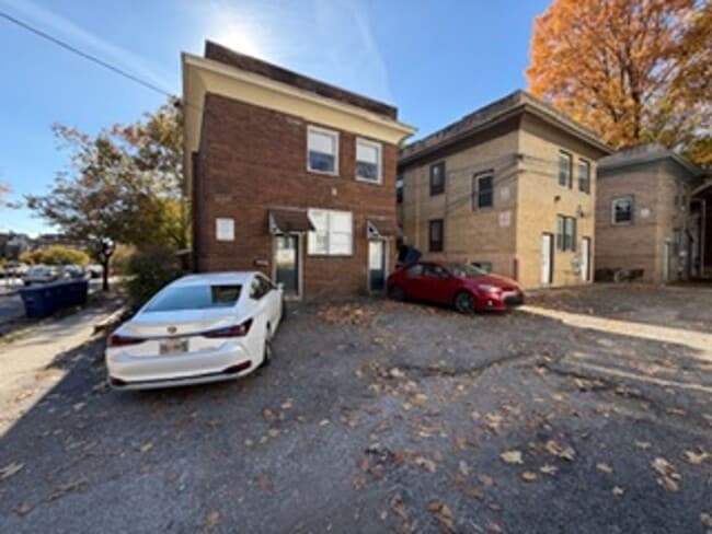 Photo - 2065 Summit St Unit 2065 Summit St