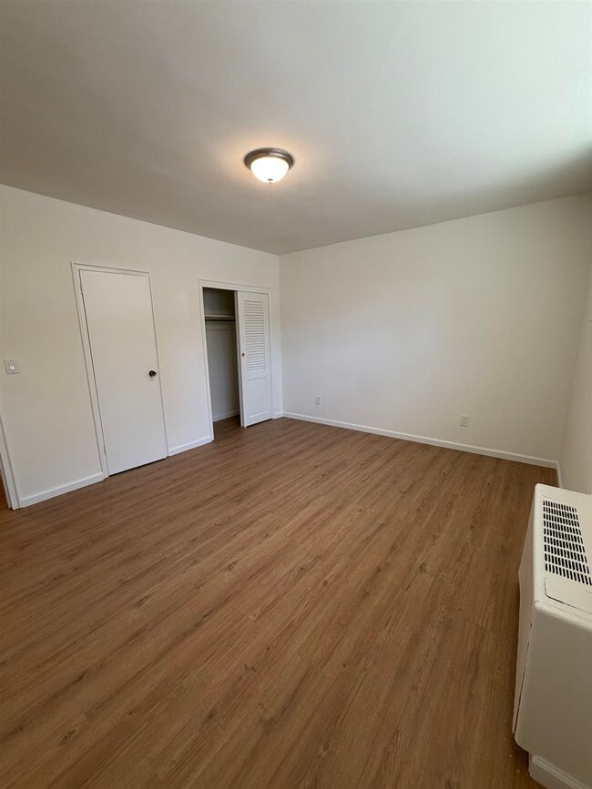 Photo - 70 W 32nd St