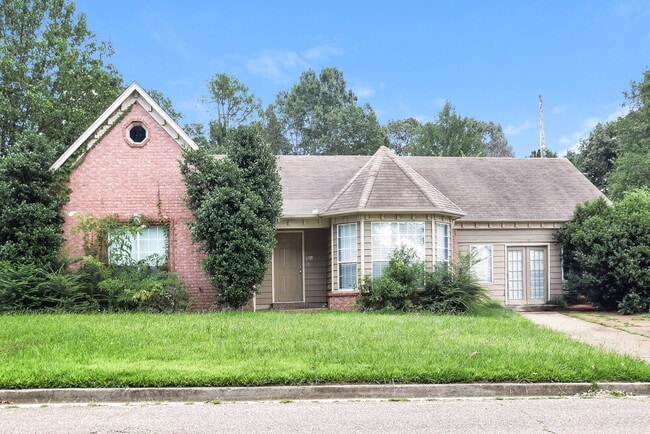 Building Photo - 6989 Lagrange Hill Rd