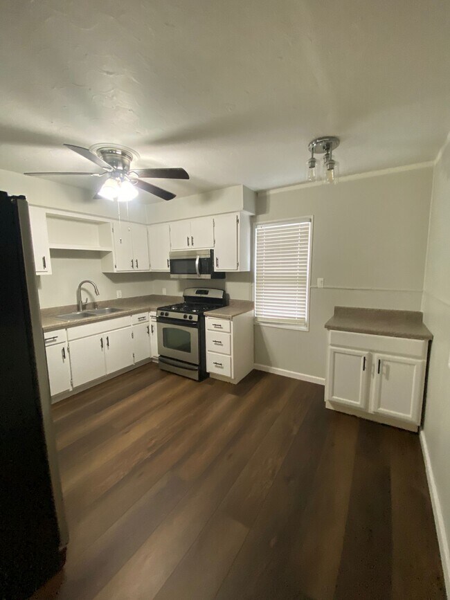 Photo - 4207 Wood Ave