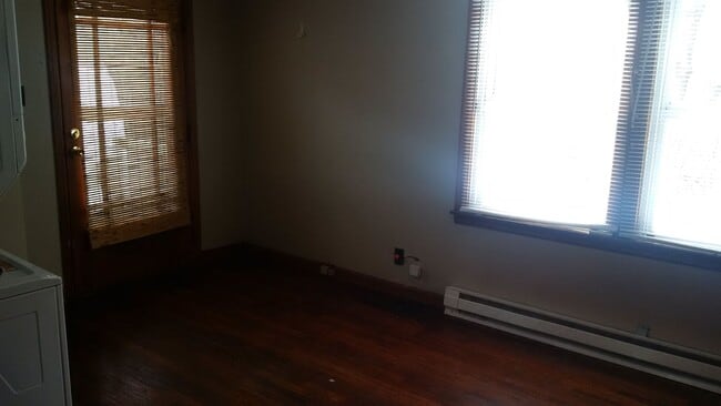 Building Photo - Private 1 bed/1 bath house by IU Golf Course!