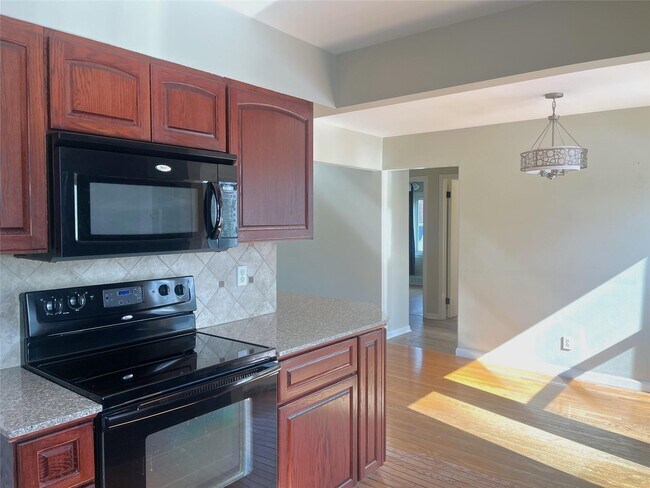 Photo - 15859 Buckingham Ave