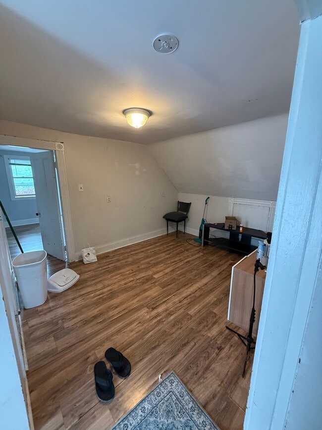 Photo - Allston 5 Bed – 1,700 Sq Ft – W/D in Unit – No Fee – 9/1
