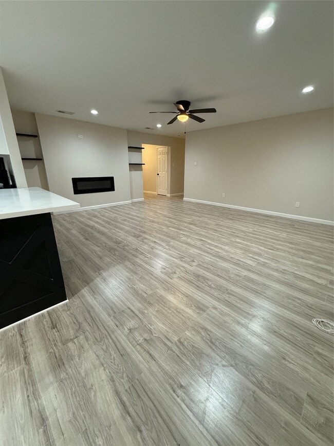 Photo - 4747 Clover St