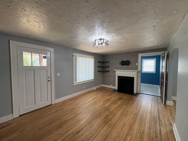 Photo - Charming 2/2 With Fenced In Backyard Move In Ready Now!