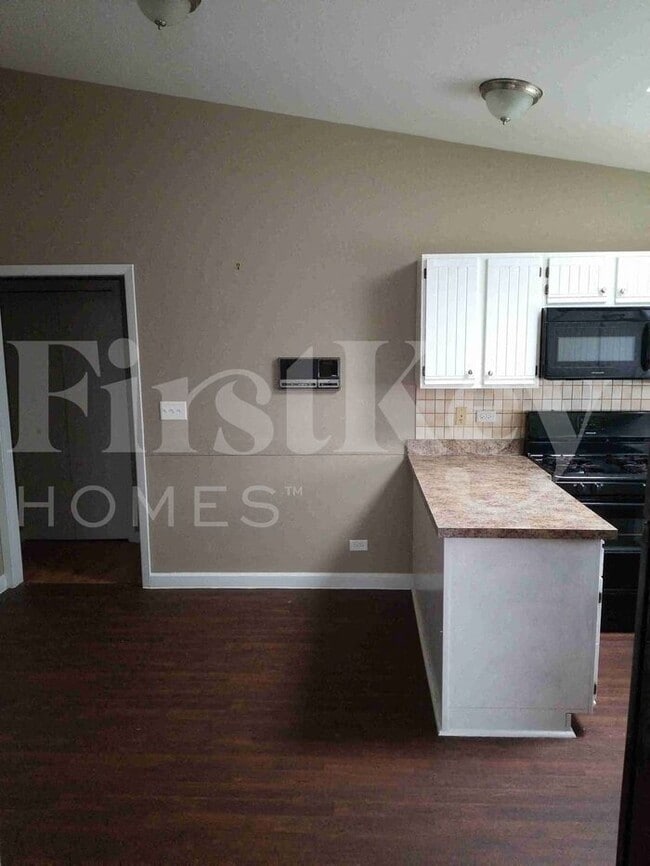 Photo - 185 Paramount Dr