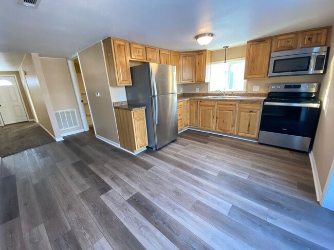 Photo - Now Leasing: Charming 1 Bedroom, 1 Bathroom Home in Waterloo, IA!