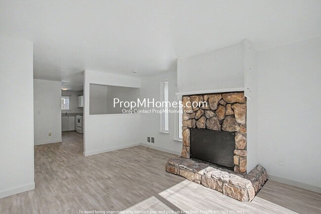 Photo - Updated Two Bedroom Duplex in Sellwood - Garage Included!