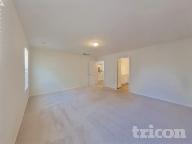 Photo - 14 Chalet Ct