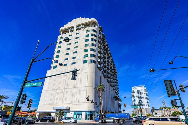 Building Photo - SOHO Lofts Located On The Famous Las Vegas... Unit 914