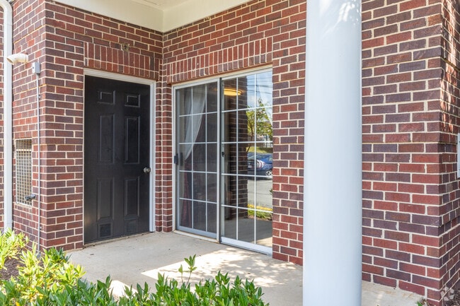 2BR, 2BA - 1,290SF