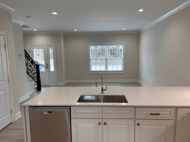 Photo - 103 Mikel St NW