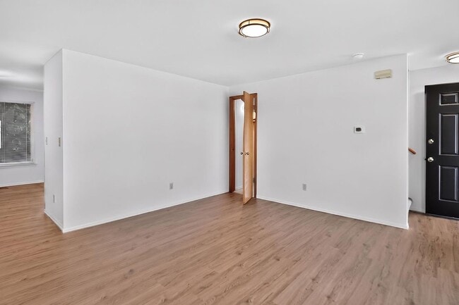 Photo - 3805 NW Munson St
