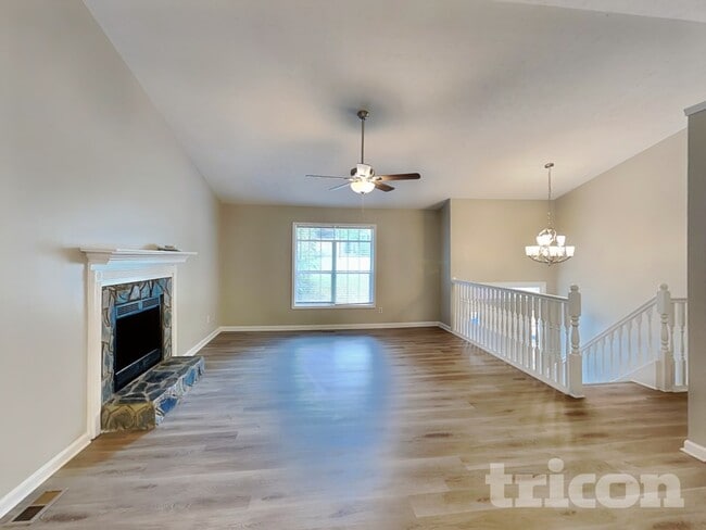 Photo - 205 Farmington Trce