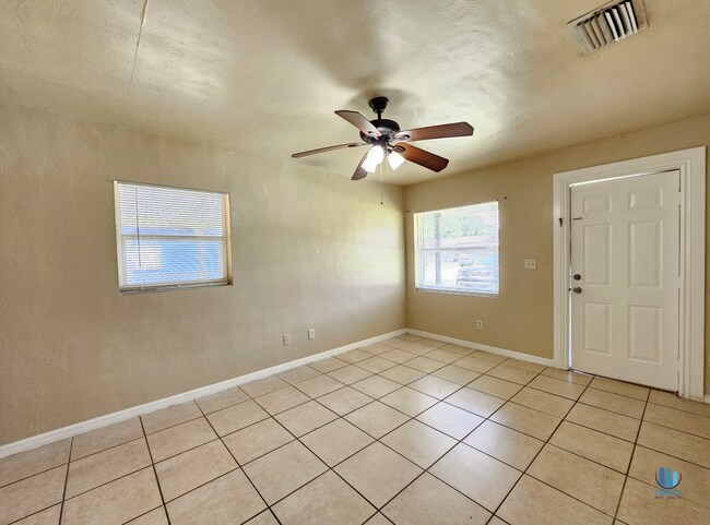 Photo - ADORABLE 3 Bedroom, 1 Bathroom House avail...