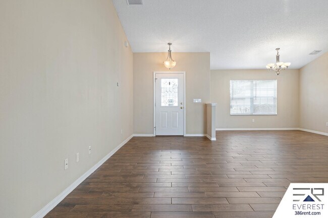 Photo - 39 Firethorn Ln