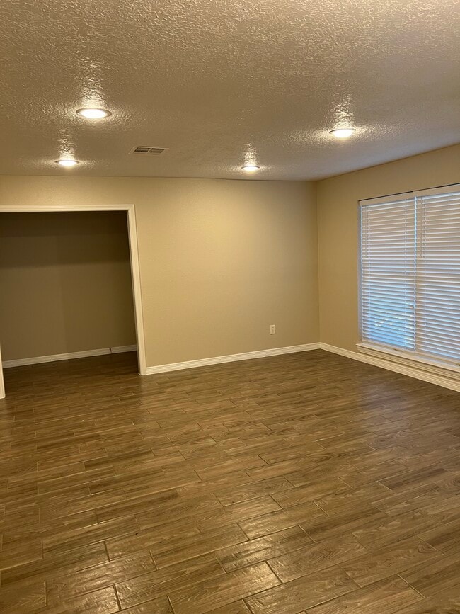 Photo - 2616 N Woodloch St