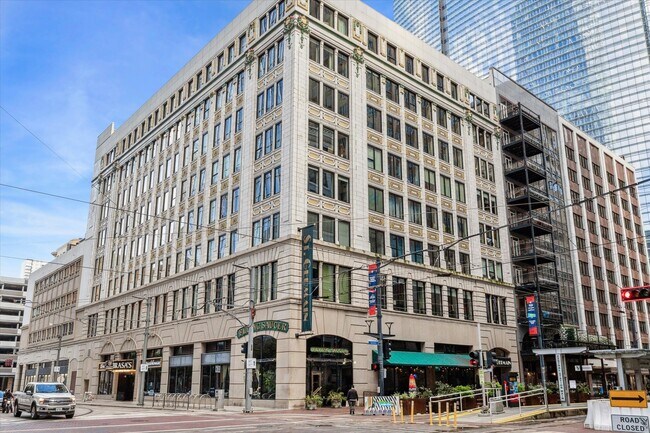 Building Photo - 705 Main St Unit 302