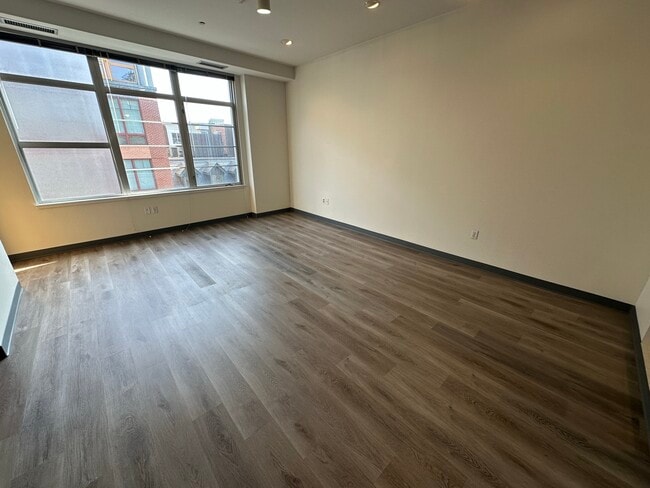 Building Photo - 147 E Berkeley St Rental